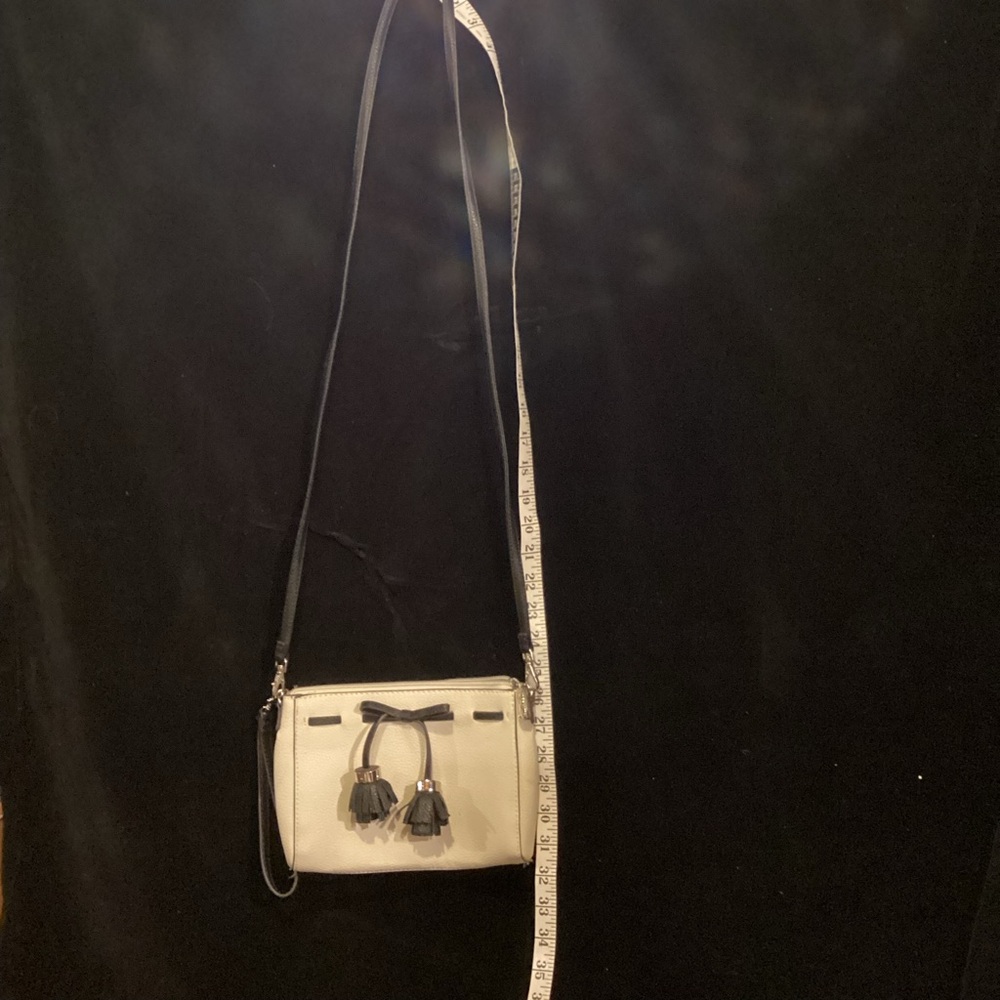 Liz Claiborne Tassel Crossbody in cream and black - Picture 4 of 9